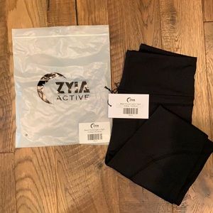 Zyia black pocket light and tight 7/8